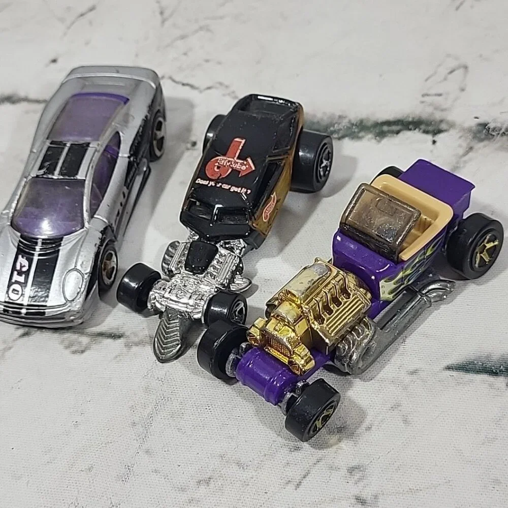 Hot Wheels Lot Of 33 Race Cars Hot Rods Trucks Die-Cast Vehicles Rolling Figures